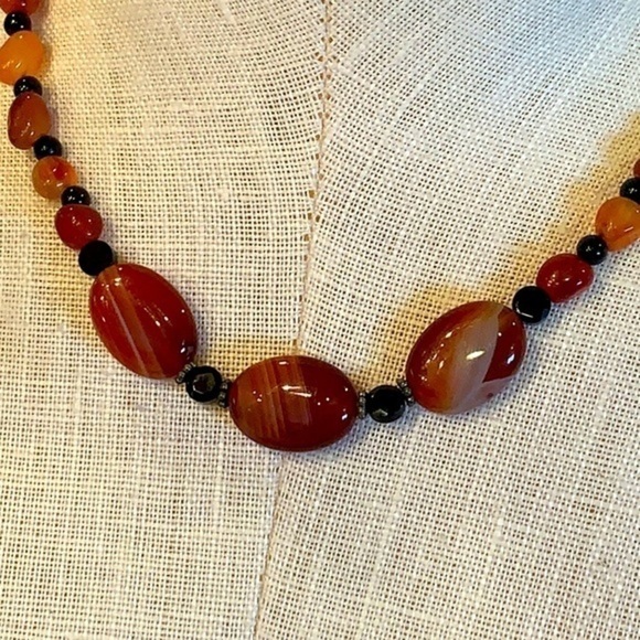 Natural stone black bead spacer graduated sizes silver clasp - Picture 3 of 8